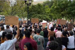 India Cockroach Protest