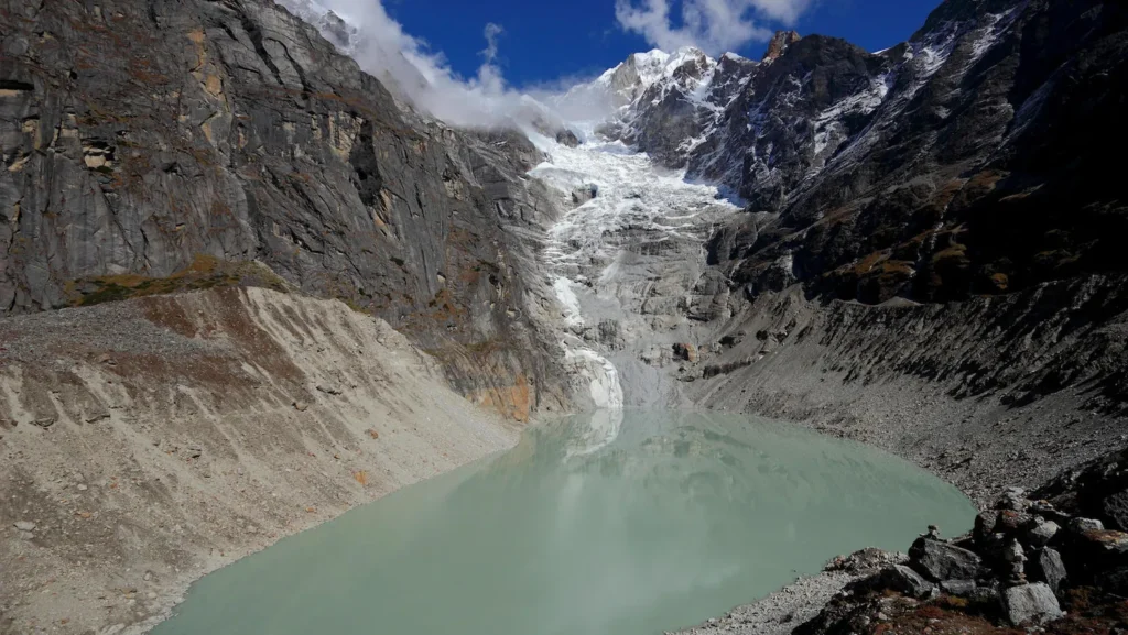 Himalayan Glaciers Are Collapsing